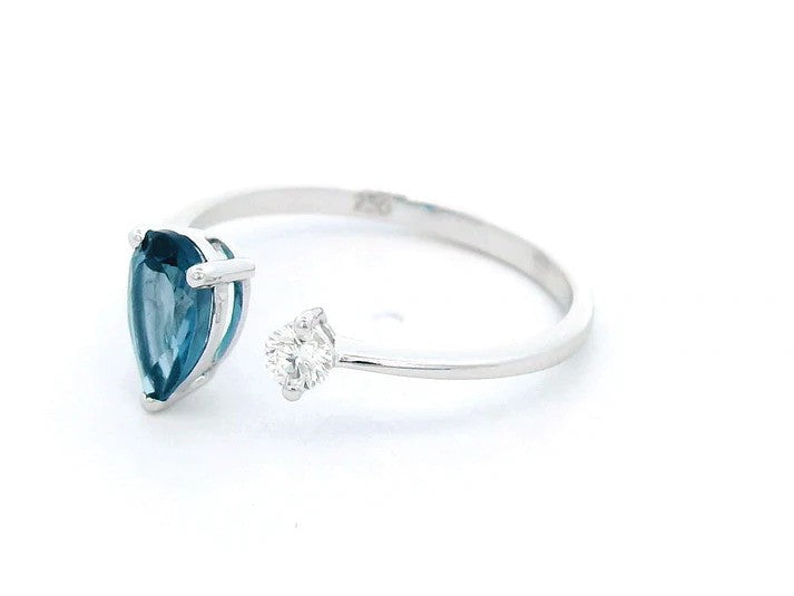 London Blue Topaz & Diamond Toi et Moi ring in 18k Gold.