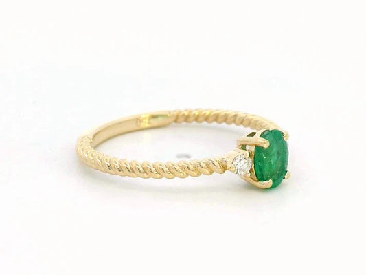18K Gold Twisted Band Emerald & Diamond Ring – Stackable Birthstone & Engagement Jewelry